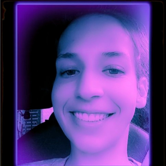 Meet your Posher, Sandra - Picture 1 of 2